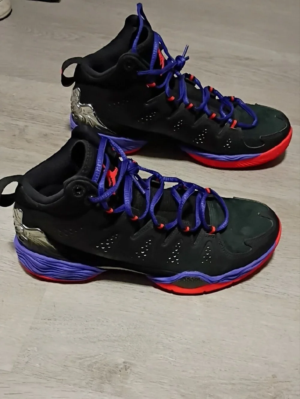 Jordan Men's Black / Purple High-Top Basketball Shoes